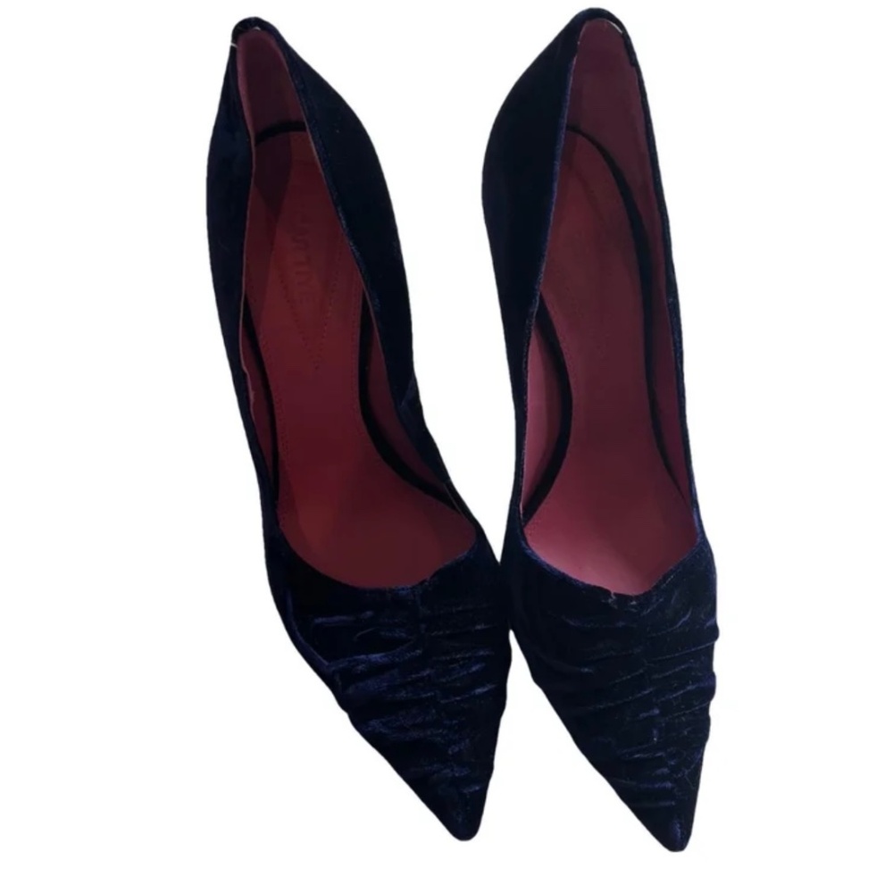 Oscar Tiye blue velvet heels.